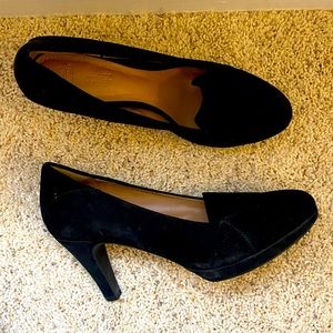 Clarks 11 velvet heel